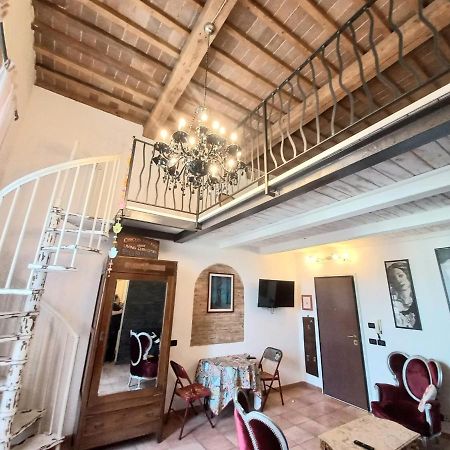 L'Ora Delle Streghe B&B Centralissimo Ливорно Экстерьер фото