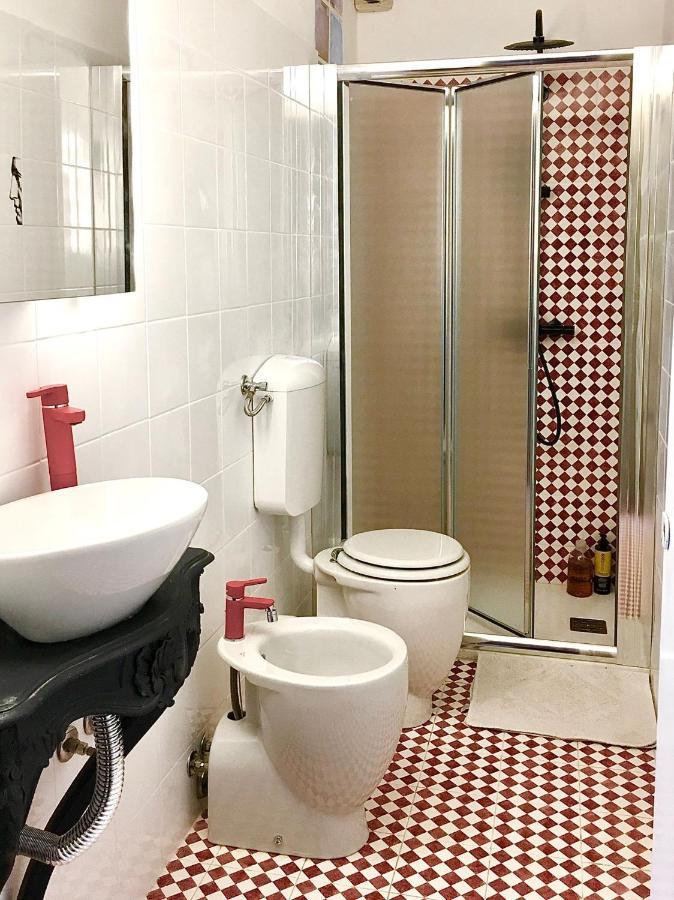 L'Ora Delle Streghe B&B Centralissimo Ливорно Экстерьер фото