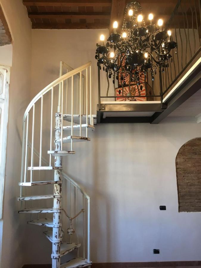 L'Ora Delle Streghe B&B Centralissimo Ливорно Экстерьер фото