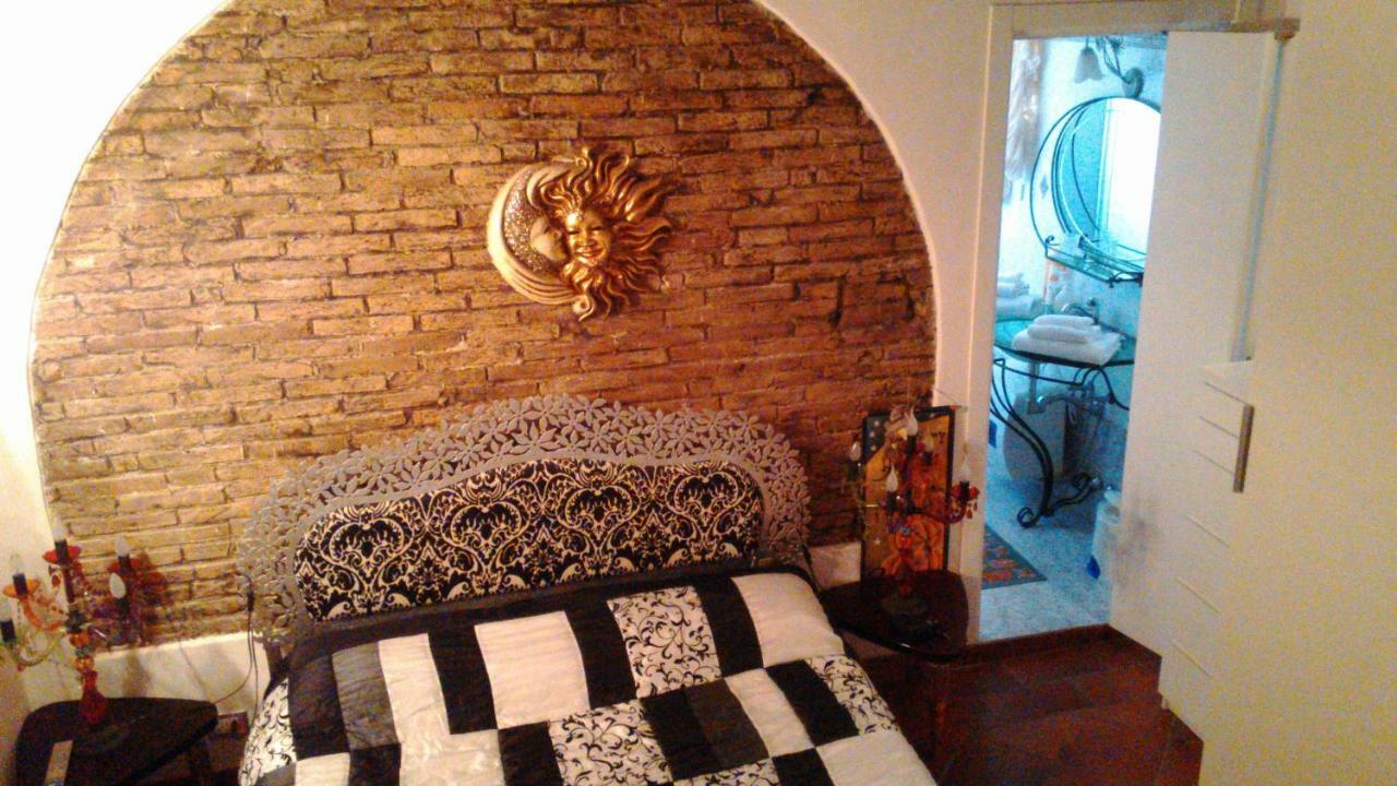 L'Ora Delle Streghe B&B Centralissimo Ливорно Экстерьер фото