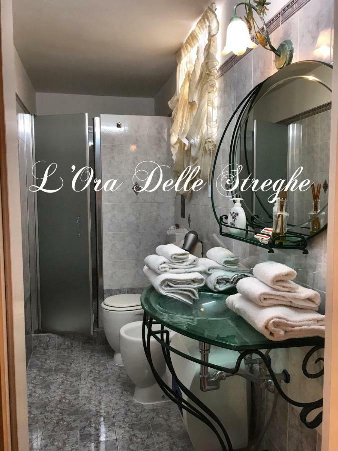 L'Ora Delle Streghe B&B Centralissimo Ливорно Экстерьер фото